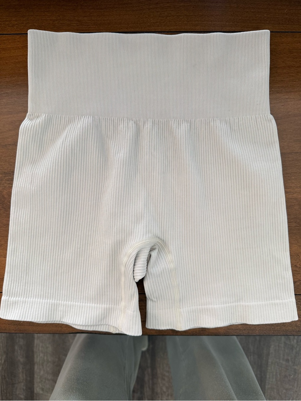 Ribbed High-Waist off white Women’s Bike Shorts